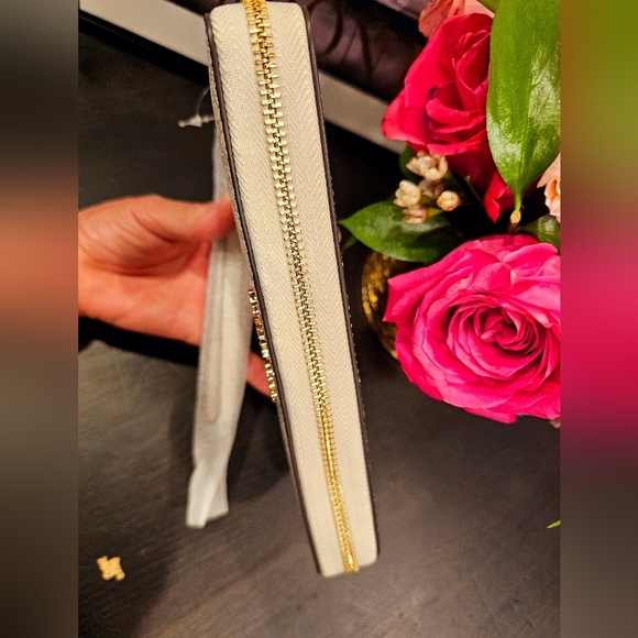 Michael Kors Large Signature Logo and Metallic Continental Wallet. - Picture 6 of 8